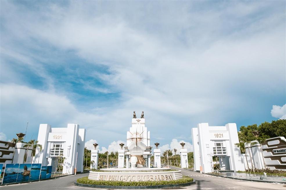 Beach White Hotel Phu Quoc Exterior photo