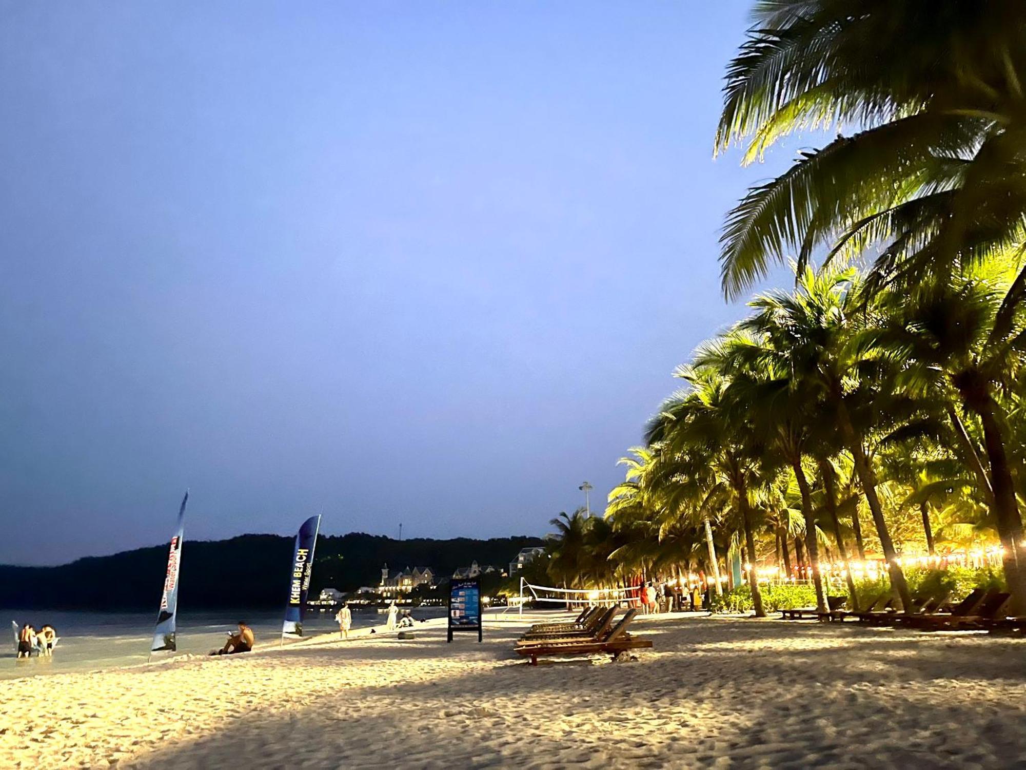 Beach White Hotel Phu Quoc Exterior photo